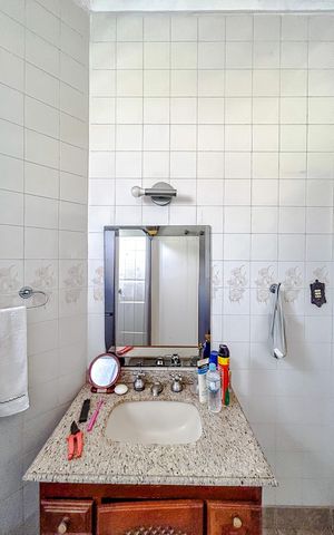 Casa à venda com 80m², 3 quartos e 1 vagaBanheiro