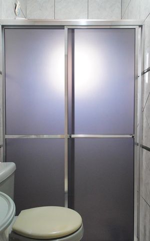 Casa à venda com 195m², 4 quartos e 2 vagasBanheiro 1