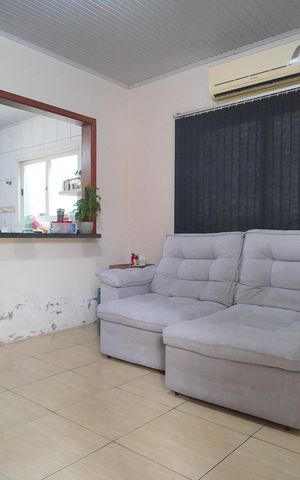 Casa à venda com 195m², 4 quartos e 2 vagasSala