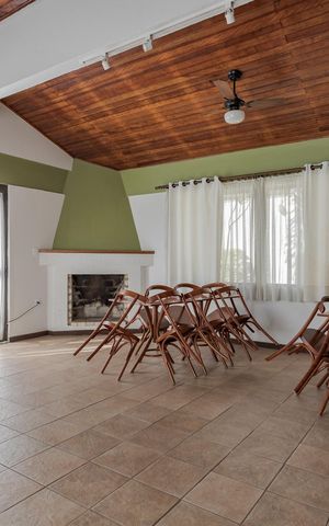 Casa de condomínio à venda com 181m², 4 quartos e 2 vagas Casa de condomínio à venda com 181m², 4 quartos e 2 vagasÁrea comum - Salão de festas