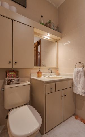 Casa de condomínio à venda com 181m², 4 quartos e 2 vagas Casa de condomínio à venda com 181m², 4 quartos e 2 vagasBanheiro