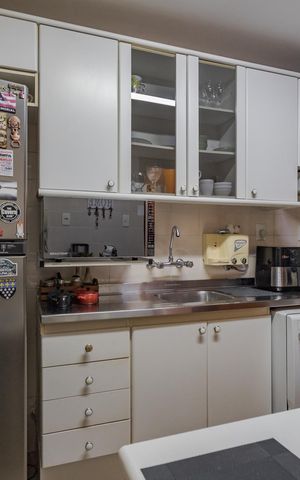 Casa de condomínio à venda com 181m², 4 quartos e 2 vagas Casa de condomínio à venda com 181m², 4 quartos e 2 vagasCozinha