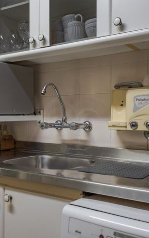 Casa de condomínio à venda com 181m², 4 quartos e 2 vagas Casa de condomínio à venda com 181m², 4 quartos e 2 vagasCozinha