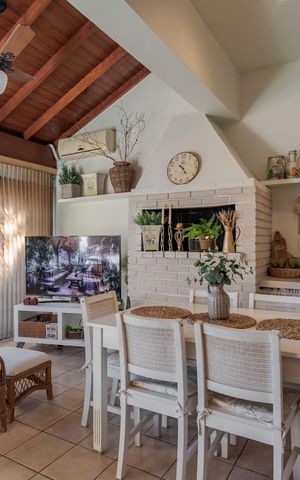 Casa de condomínio à venda com 181m², 4 quartos e 2 vagas Casa de condomínio à venda com 181m², 4 quartos e 2 vagasSala