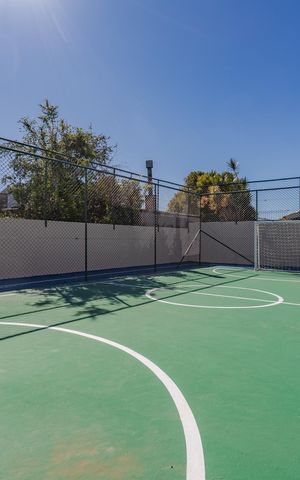 Casa de condomínio à venda com 181m², 4 quartos e 2 vagas Casa de condomínio à venda com 181m², 4 quartos e 2 vagasÁrea comum - Quadra Esportiva