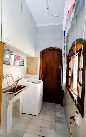 Casa para alugar com 350m², 3 quartos e 4 vagasÁrea de Serviço