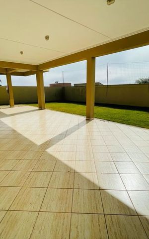 Casa à venda com 400m², 4 quartos e 6 vagas Casa à venda com 400m², 4 quartos e 6 vagasÁrea externa