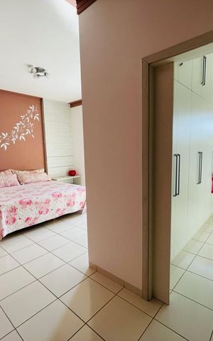 Casa à venda com 400m², 4 quartos e 6 vagas Casa à venda com 400m², 4 quartos e 6 vagasQuarto