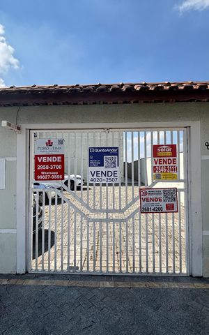 Casa à venda com 60m², 2 quartos e 1 vaga Casa à venda com 60m², 2 quartos e 1 vagaFachada