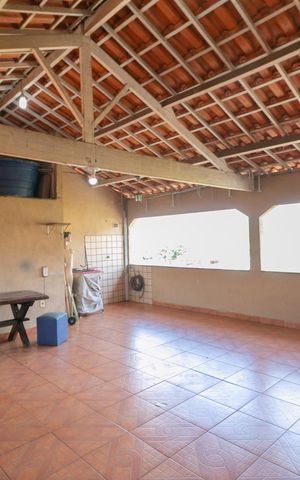 Casa à venda com 168m², 3 quartos e 2 vagas
