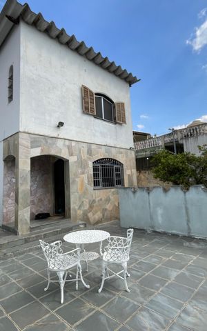 Casa à venda com 250m², 3 quartos e 2 vagas