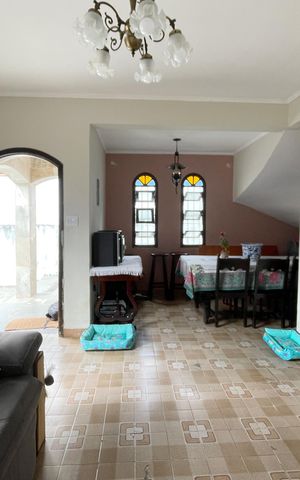 Casa à venda com 250m², 3 quartos e 2 vagas