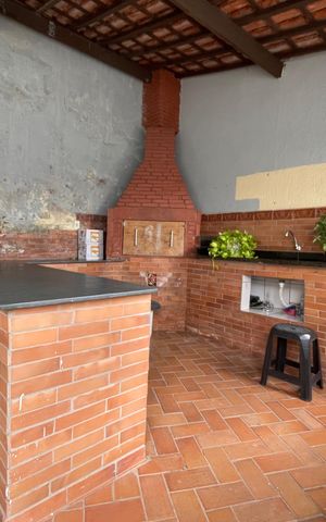 Casa à venda com 250m², 3 quartos e 2 vagas
