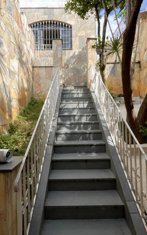 Casa à venda com 250m², 3 quartos e 2 vagas
