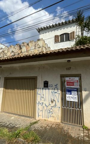 Casa à venda com 250m², 3 quartos e 2 vagas