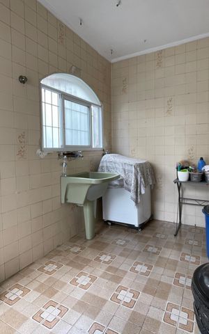 Casa à venda com 250m², 3 quartos e 2 vagas