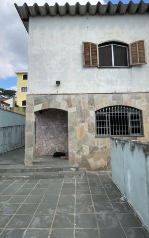 Casa à venda com 250m², 3 quartos e 2 vagas
