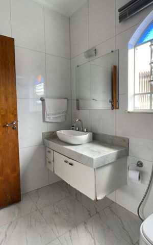 Casa à venda com 250m², 3 quartos e 2 vagas