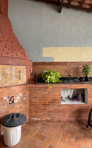 Casa à venda com 250m², 3 quartos e 2 vagas