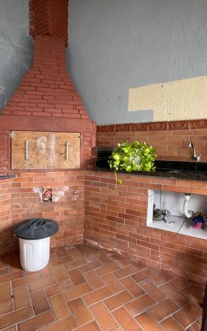 Casa à venda com 250m², 3 quartos e 2 vagas