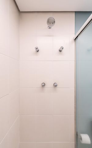 Studio para alugar com 32m², 1 quarto e 1 vaga Studio para alugar com 32m², 1 quarto e 1 vagaBanheiro