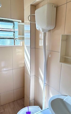 Casa à venda com 60m², 2 quartos e sem vaga Casa à venda com 60m², 2 quartos e sem vagaBanheiro