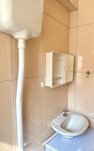 Casa à venda com 60m², 2 quartos e sem vaga Casa à venda com 60m², 2 quartos e sem vagaBanheiro