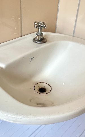 Casa à venda com 60m², 2 quartos e sem vaga Casa à venda com 60m², 2 quartos e sem vagaBanheiro