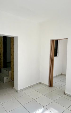 Casa à venda com 60m², 2 quartos e sem vaga Casa à venda com 60m², 2 quartos e sem vagaSala