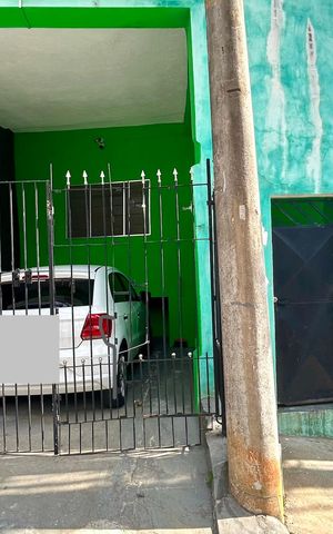Casa à venda com 60m², 2 quartos e sem vaga Casa à venda com 60m², 2 quartos e sem vagaPlaca instalada na fachada do imóvel