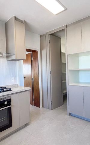Apartamento à venda com 247m², 4 quartos e 4 vagasCozinha