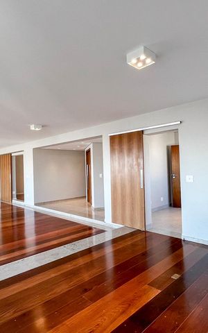 Apartamento à venda com 247m², 4 quartos e 4 vagasSala