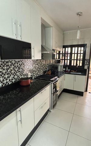 Casa à venda com 100m², 2 quartos e 2 vagas Casa à venda com 100m², 2 quartos e 2 vagasCozinha
