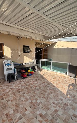 Casa à venda com 100m², 2 quartos e 2 vagas Casa à venda com 100m², 2 quartos e 2 vagasQuintal