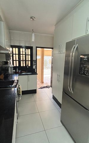 Casa à venda com 100m², 2 quartos e 2 vagas Casa à venda com 100m², 2 quartos e 2 vagasCozinha