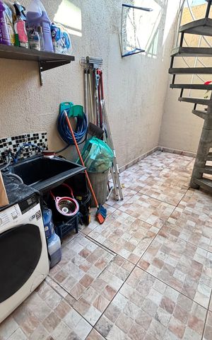 Casa à venda com 100m², 2 quartos e 2 vagas Casa à venda com 100m², 2 quartos e 2 vagasÁrea de Serviço