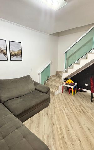 Casa à venda com 100m², 2 quartos e 2 vagas Casa à venda com 100m², 2 quartos e 2 vagasSala