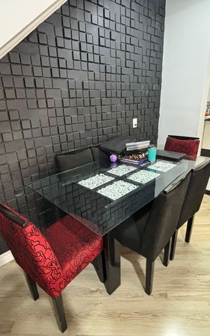 Casa à venda com 100m², 2 quartos e 2 vagas Casa à venda com 100m², 2 quartos e 2 vagasSala de Jantar