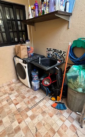 Casa à venda com 100m², 2 quartos e 2 vagas Casa à venda com 100m², 2 quartos e 2 vagasÁrea de Serviço