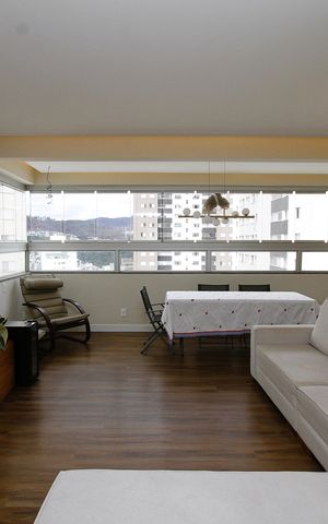 Apartamento à venda com 124m², 4 quartos e 3 vagasSala