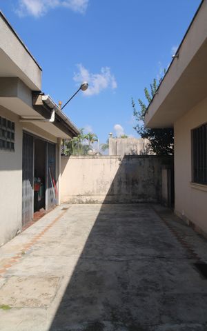 Casa à venda com 206m², 3 quartos e 3 vagasFundos da casa