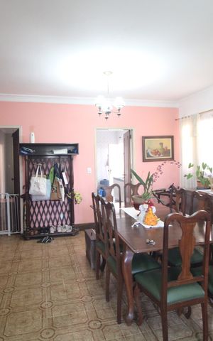 Casa à venda com 206m², 3 quartos e 3 vagasSala
