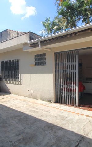 Casa à venda com 206m², 3 quartos e 3 vagasFundos da casa
