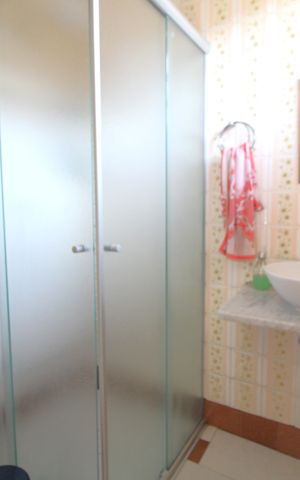 Casa à venda com 206m², 3 quartos e 3 vagasBanheiro da suíte 1