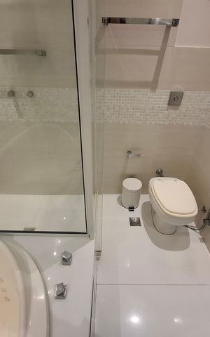 Casa à venda com 325m², 5 quartos e 2 vagas Casa à venda com 325m², 5 quartos e 2 vagasBanheiro da suíte 1