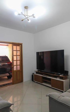 Casa à venda com 220m², 4 quartos e 2 vagas Casa à venda com 220m², 4 quartos e 2 vagasSala