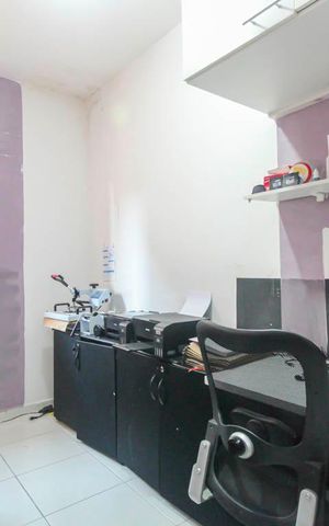 Casa à venda com 220m², 4 quartos e 2 vagas Casa à venda com 220m², 4 quartos e 2 vagasEscritorio