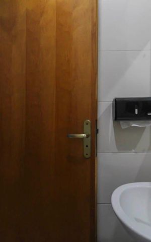 Casa à venda com 220m², 4 quartos e 2 vagas Casa à venda com 220m², 4 quartos e 2 vagasLavabo