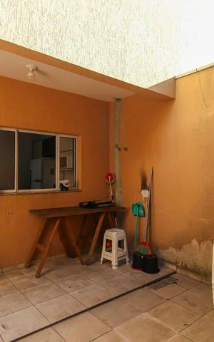 Casa à venda com 220m², 4 quartos e 2 vagas Casa à venda com 220m², 4 quartos e 2 vagasChurrasqueira