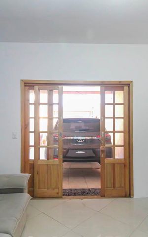 Casa à venda com 220m², 4 quartos e 2 vagas Casa à venda com 220m², 4 quartos e 2 vagasSala